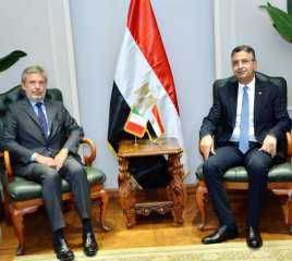 وزير التموين والتجارة الداخلية يستقبل...