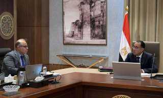 رئيس الوزراء يلتقي رئيس هيئة...