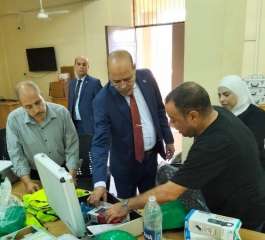 وزير العمل يقوم بزيارة مفاجئة...