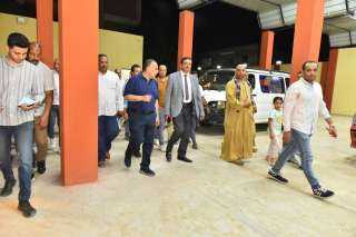 محافظ أسيوط يتفقد موقف سيارات...