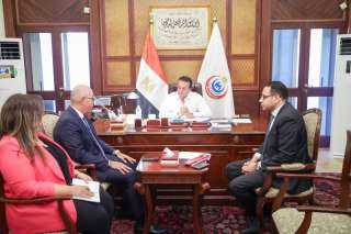 وزير الصحة يستقبل السفير المصري...