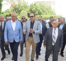 وزير قطاع الأعمال العام يلتقي...