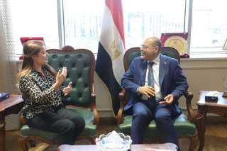وزير العمل يستقبل وكيل كلية...