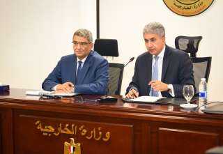 وزير السياحة والآثار يلتقى 30...