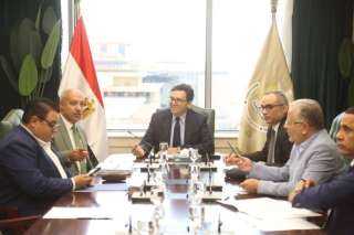 وزير الثقافة يعقد اجتماعًا موسعًا...