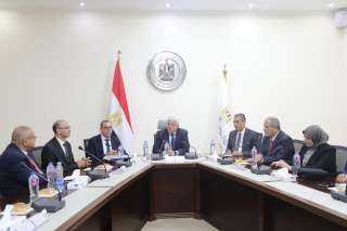 وزير التعليم العالي يكرم معهد...