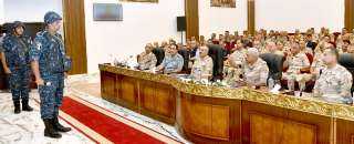 وزير الدفاع يشهد مشروع مراكز...