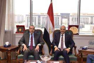 وزير العمل يستقبل وزير الشؤون...