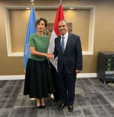 وزير الخارجية والهجرة يلتقي مع...