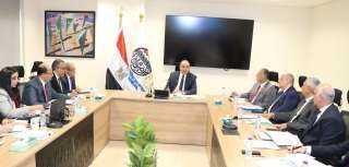 وزير قطاع الأعمال العام يعقد...