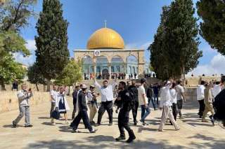 مستوطنون يقتحمون المسجد الأقصى وموقعا...
