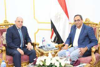 محافظ قنا و رئيس هيئة...