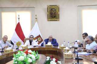 محافظ الوادي الجديد يتابع موقف...