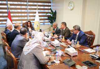 وزيرة التنمية المحلية تتابع الموقف...