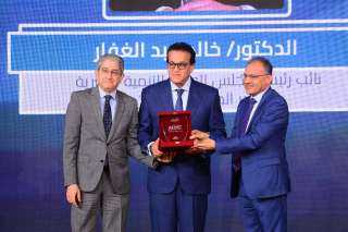 وزير الصحة يؤكد اهتمام القيادة...