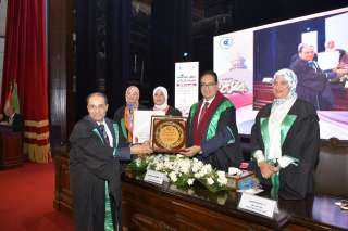 رئيس جامعة القاهرة يشهد احتفالية...