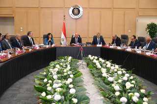 وزير الصناعة والنقل يترأس الاجتماع...
