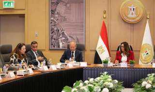 وزيرة التنمية المحلية تتابع مع...
