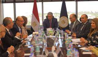 وزير السياحة والآثار يلتقي الرئيس...
