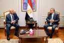 وزير الصناعة والنقل يبحث مع...