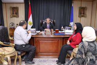 محافظ دمياط يلتقى مع مدير...