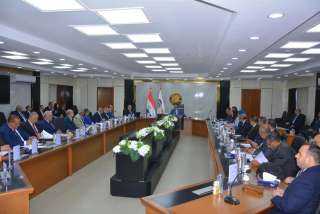 وزير قطاع الأعمال العام يترأس...