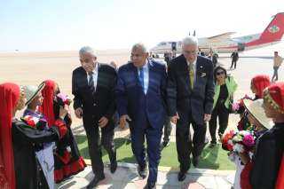 محافظ الوادي الجديد يستقبل وفدًا...