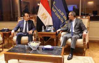 وزيرا الاتصالات وقطاع الأعمال العام...