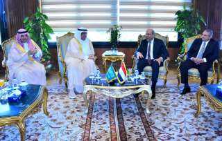 وزير الطيران المدني يلتقي وزير...