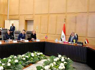 وزير الاستثمار والتجارة الخارجية يستقبل...