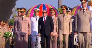 الرئيس السيسى يضع أكاليل الزهور...