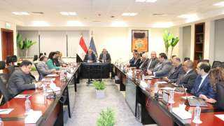 وزير الاتصال ووزراء قطاع الأعمال...