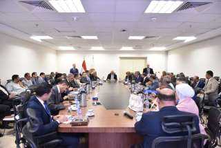 وزير العمل يترأس إجتماعًا ”للحوار...