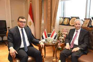 وزير الإسكان يستقبل السفير العراقى...