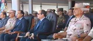 الرئيس السيسى يستمع لشرح عن...