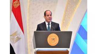 السيسي يشاهد عرضًا لنماذج من...