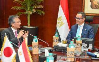 وزير الاستثمار يلتقي السفير الياباني...