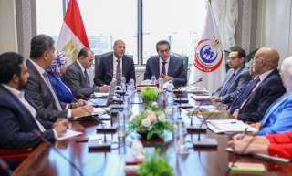 وزيرا الصحة والعمل يبحثان تعزيز...