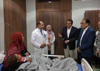 مدبولي يتفقد مجمع الأقصر الطبي...