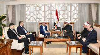 وزير الأوقاف يستقبل سفير العراق...