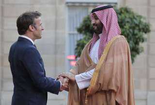 محمد بن سلمان يتلقى اتصالا...