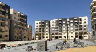 وزير الإسكان يتابع سير العمل...