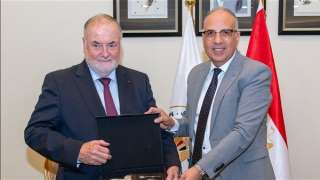 وزير الري يلتقى رئيس المجلس...