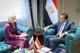 وزير الصحة يستقبل سفيرة دولة...