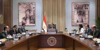 رئيس الوزراء يتابع مع وزير...