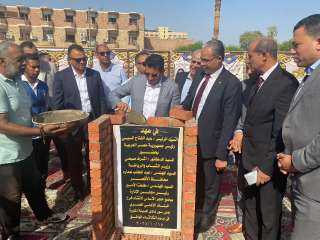 وزير الرياضة يفتتح ملعب خماسي...