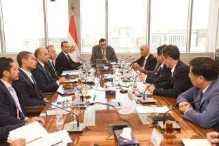 وزير الإسكان يتابع مع المبعوث...