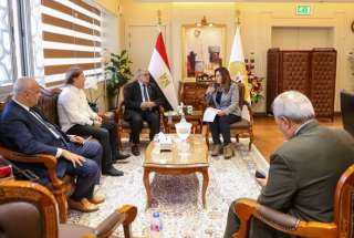 وزيرة التنمية المحلية تستقبل عددا...