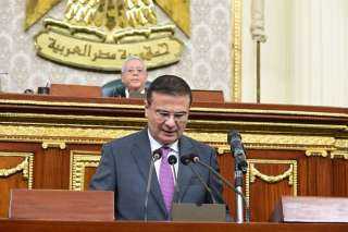 وزير الزراعة يستعرض أمام الجلسة...