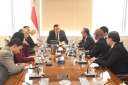 وزير الإسكان يبحث مع أسطورة...